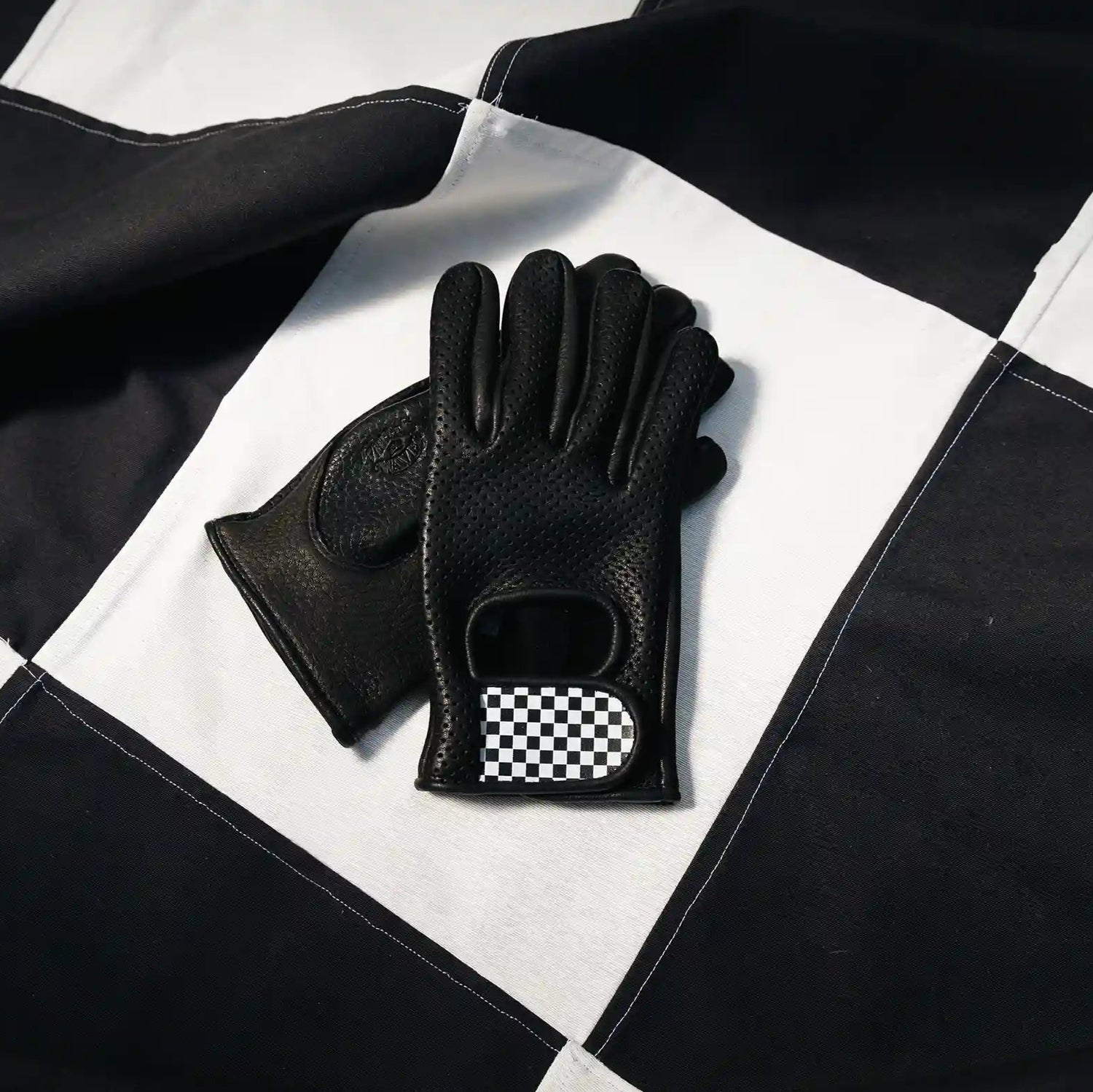 Dirt Gloves Wheels & Waves x Café in Black