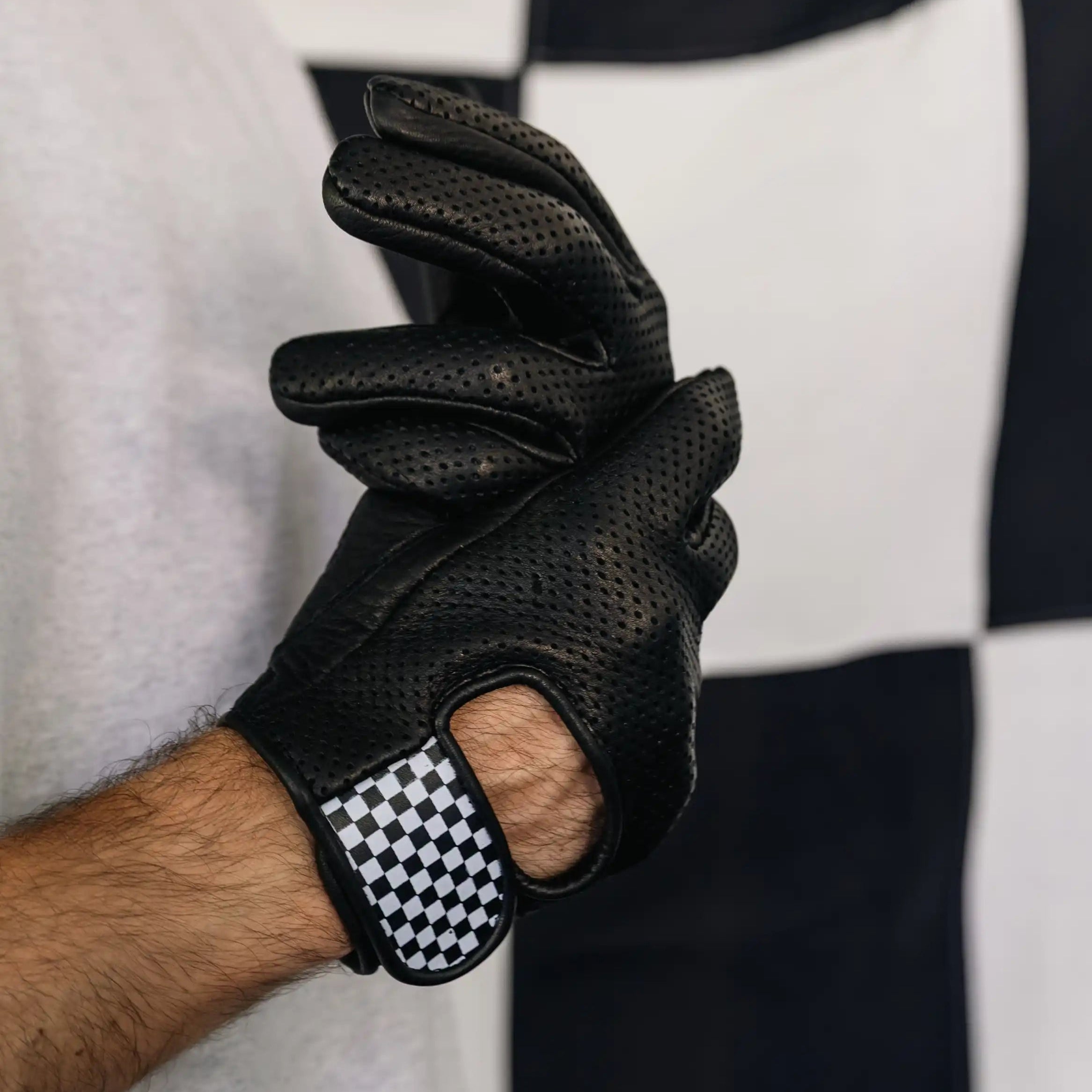 Dirt Gloves Wheels & Waves x Café in Black