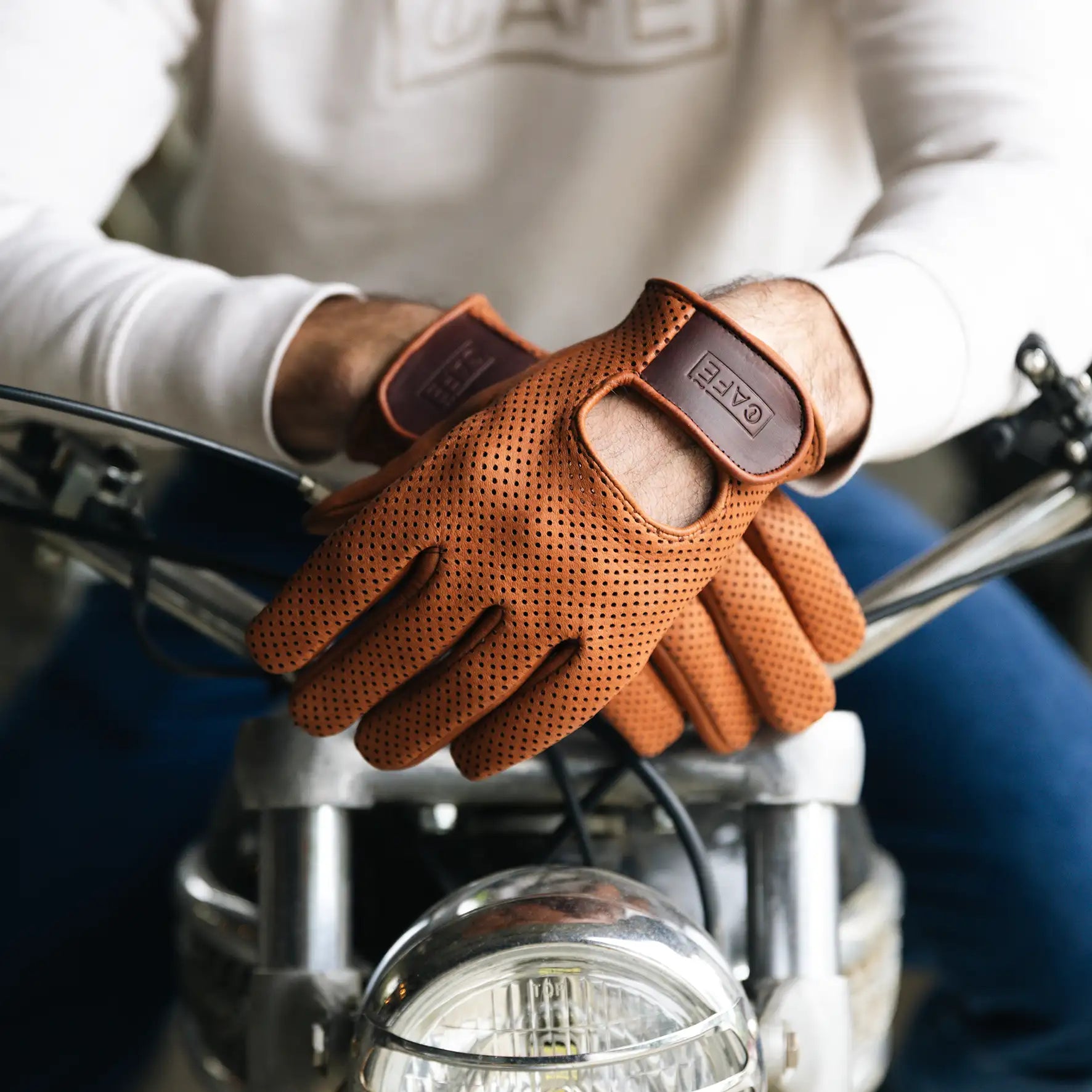 The Dirt Gloves Deerskin in Roasted