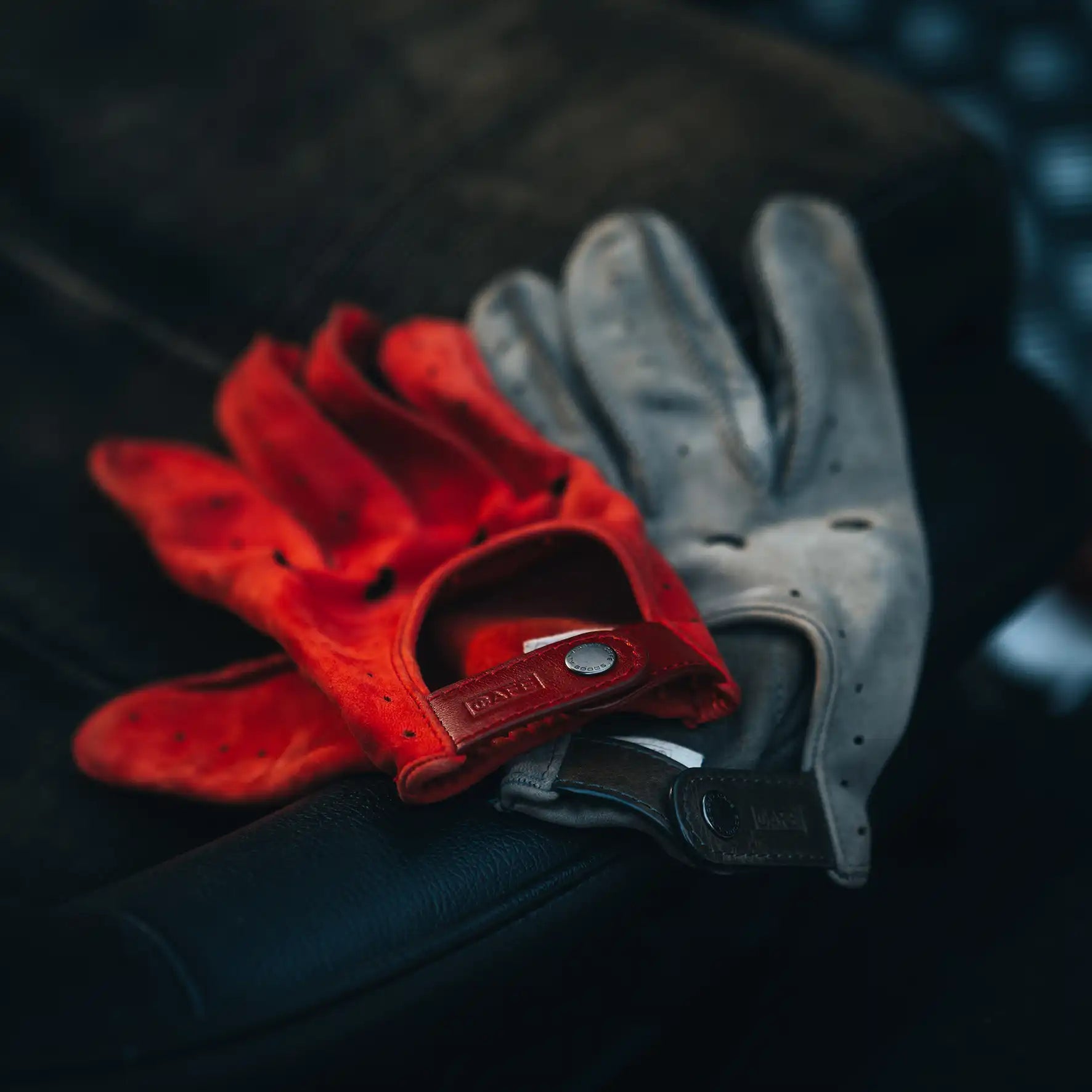 Driving Gloves in Camel & Black Coffee Suede