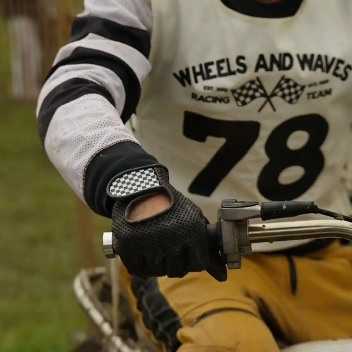 Dirt Gloves Wheels & Waves x Café in Black