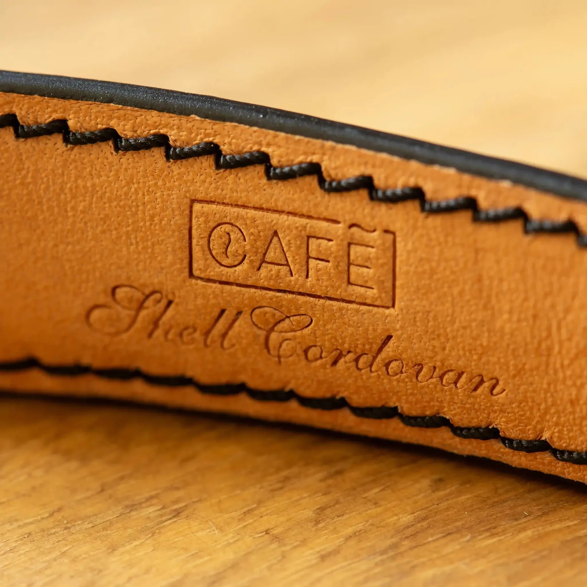 Cordovan Strap Padded in Black