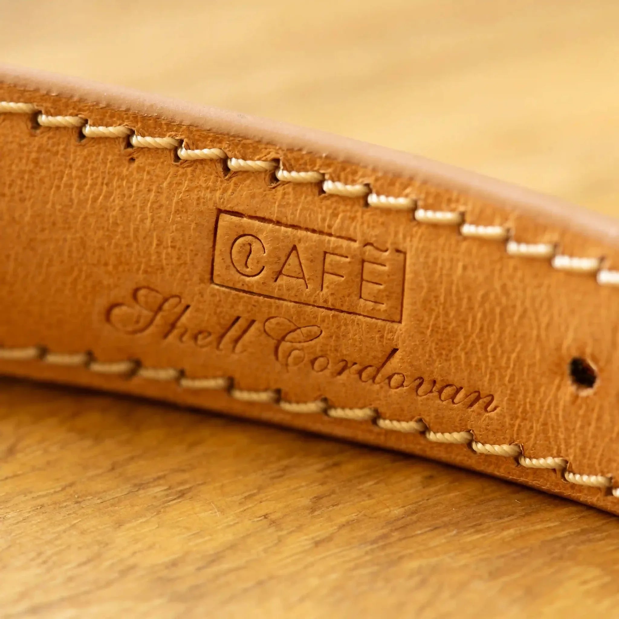 Cordovan Strap Padded in Natural