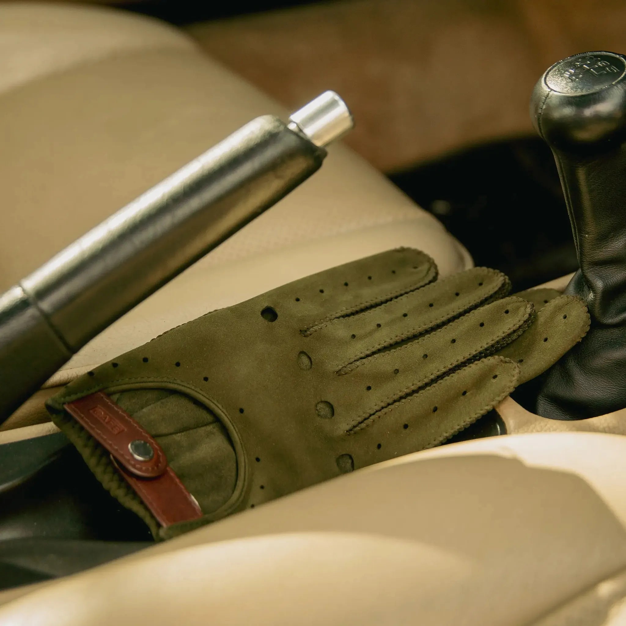 Driving Gloves in Forest Suede