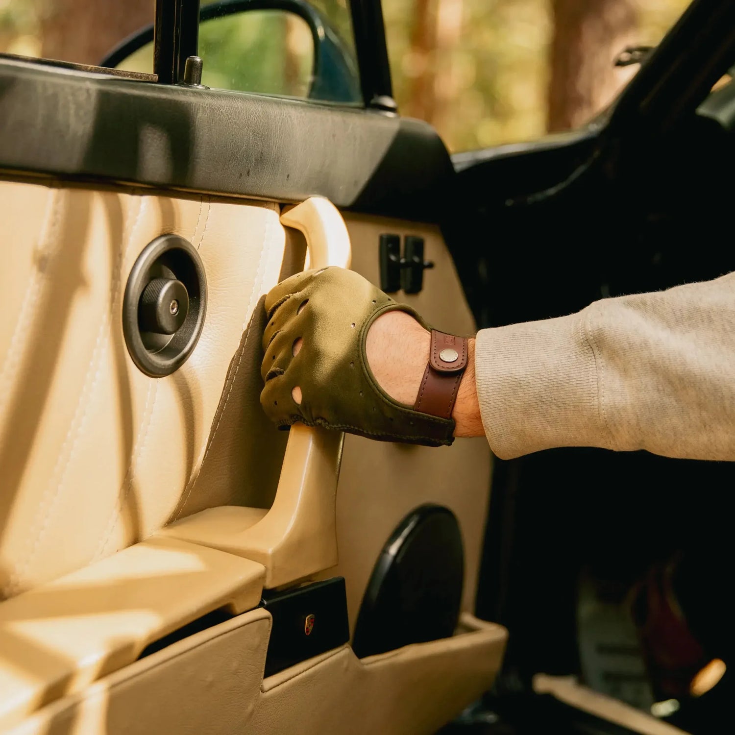 Driving Gloves in Forest Suede
