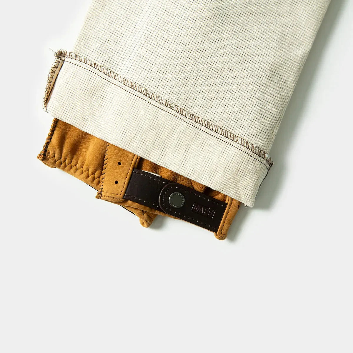 Driving Gloves in Camel Suede