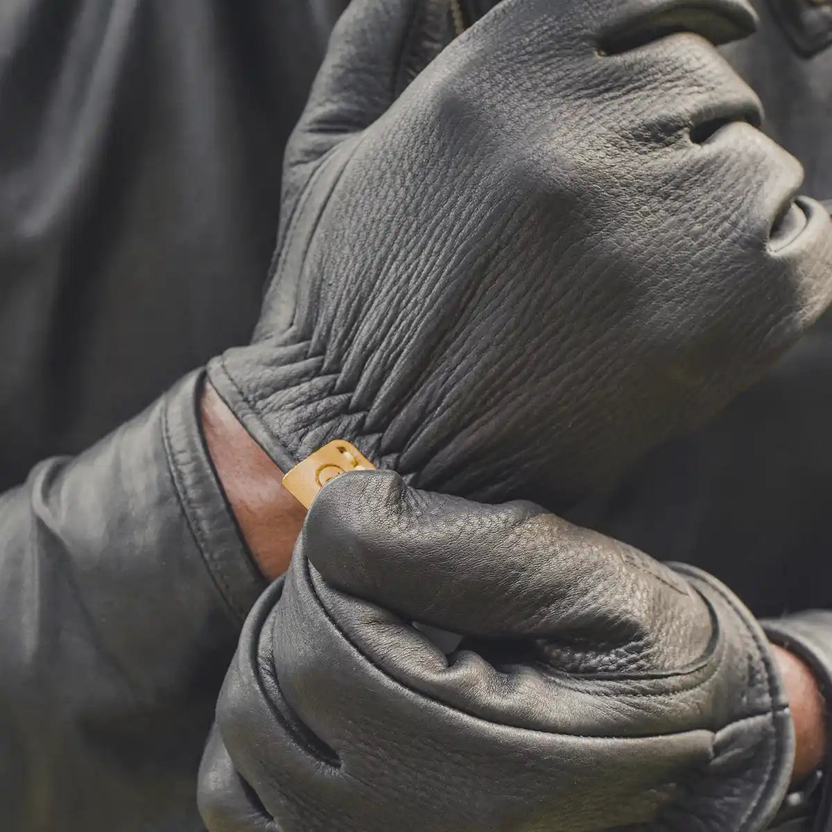 Deerskin Gloves in Black