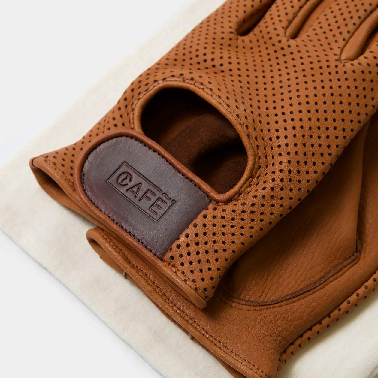 The Dirt Gloves Deerskin in Roasted