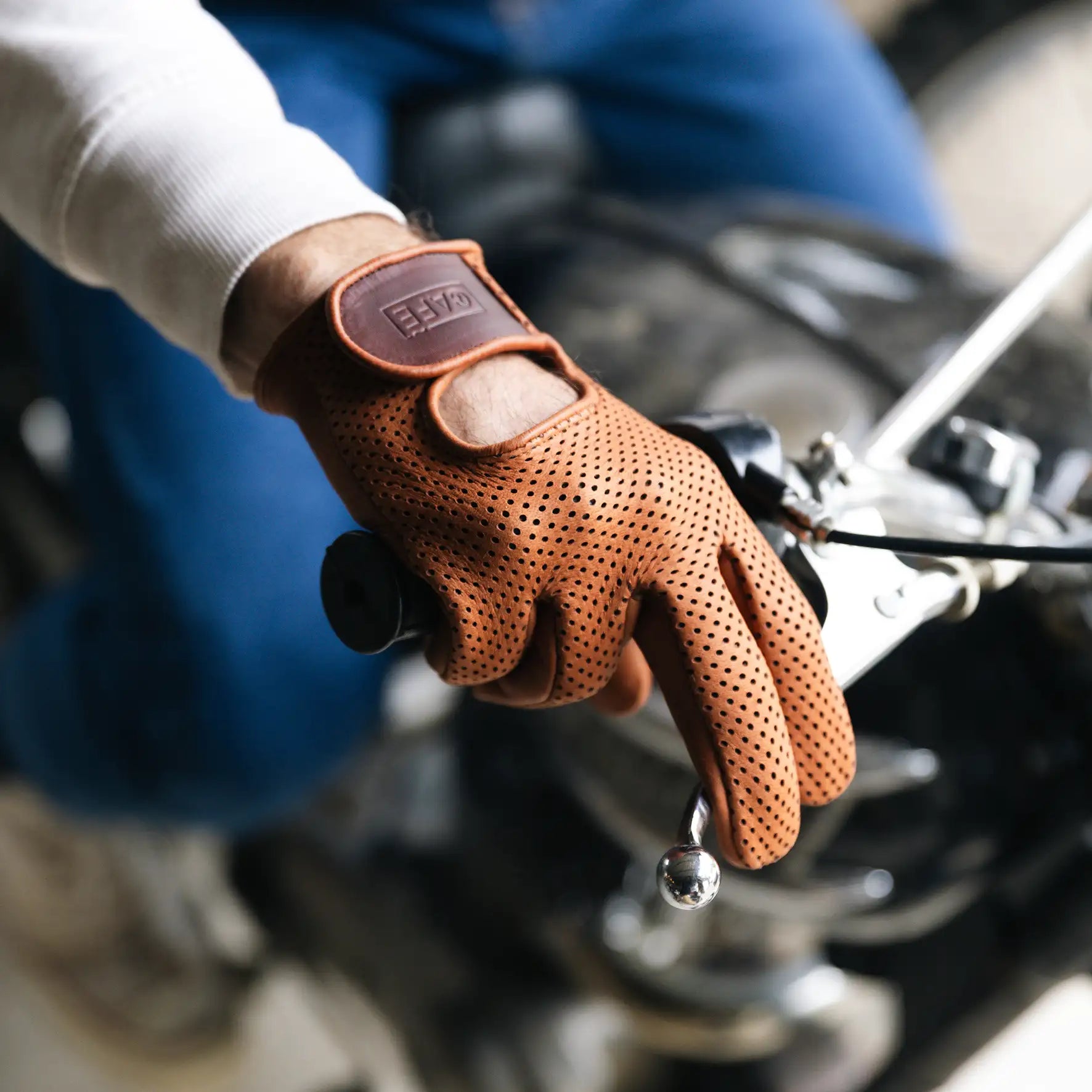 The Dirt Gloves Deerskin in Roasted