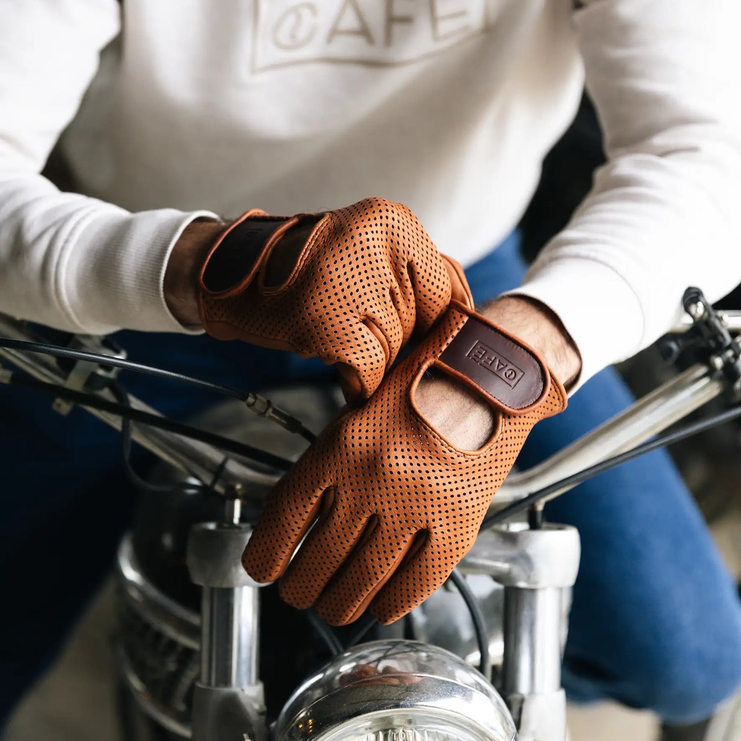 The Dirt Gloves Deerskin in Roasted