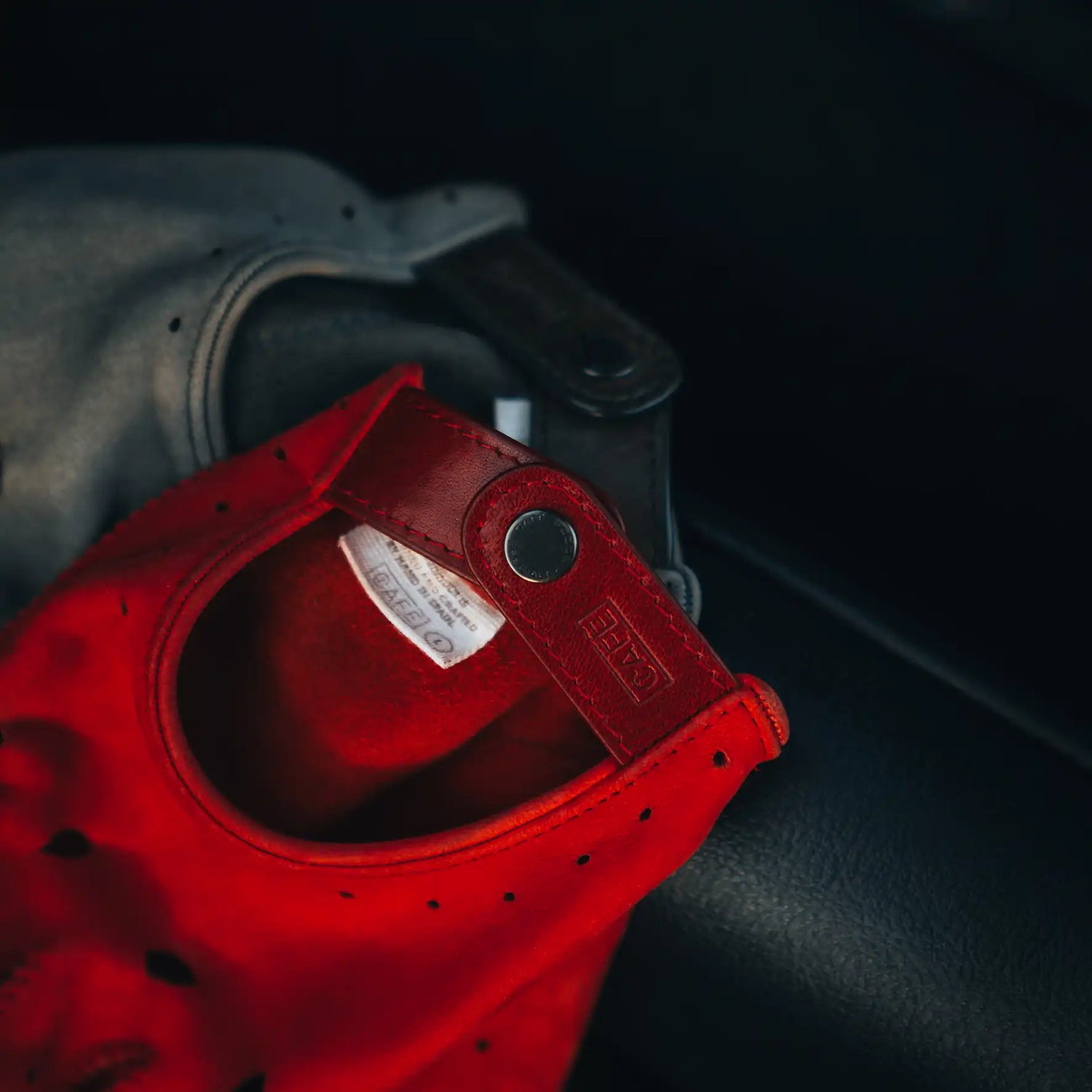 Driving Gloves in Camel &amp; Black Coffee Suede