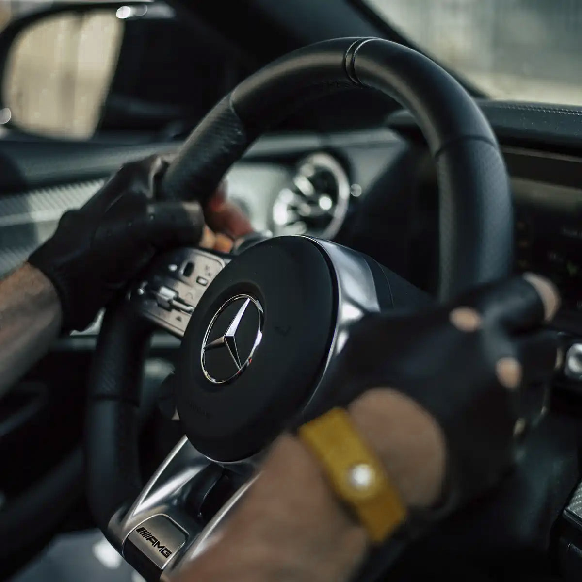 fingerless-dark-brown-yellow-driving-gloves