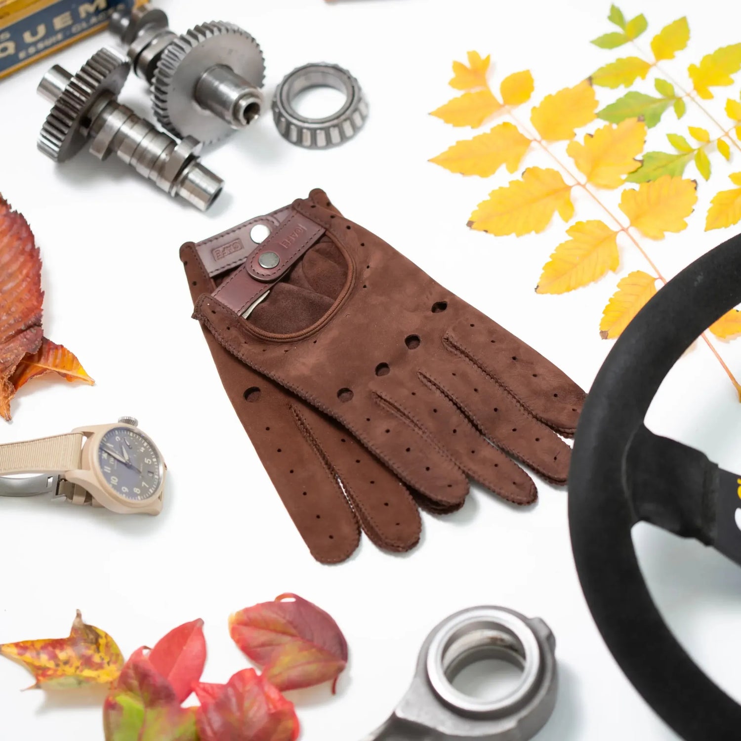 Driving Gloves in Black Coffee Suede