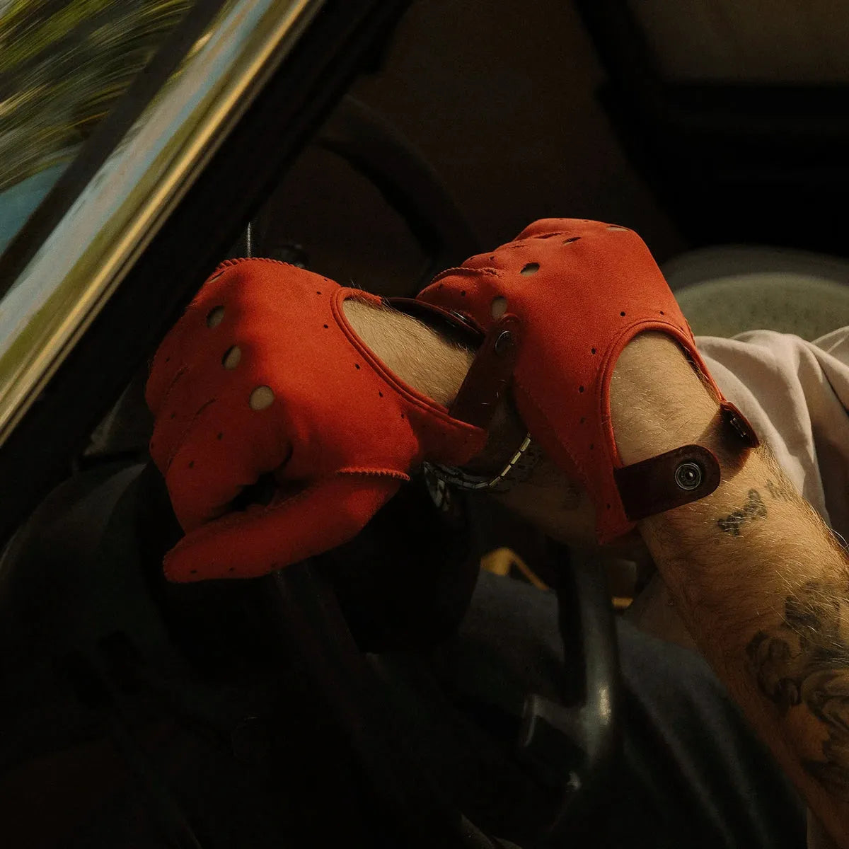 Driving Gloves in Red Suede