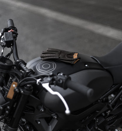 Triton Driving Gloves in Black Coffee