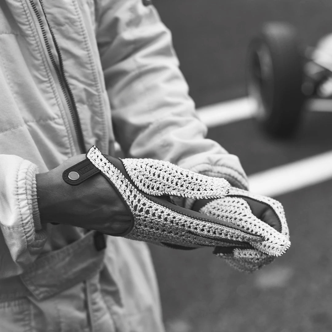 Crochet Driving Gloves "Triton" in Black Coffee