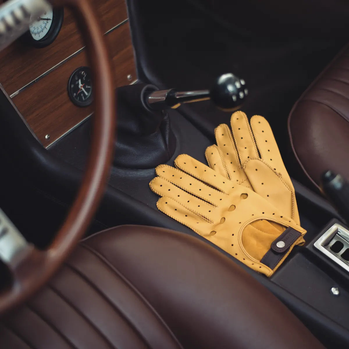 Cafe Leather Triton Driving Gloves in Cream