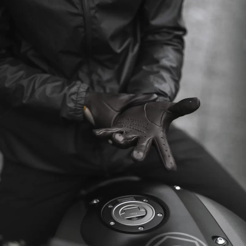driving gloves dark brown leather detail