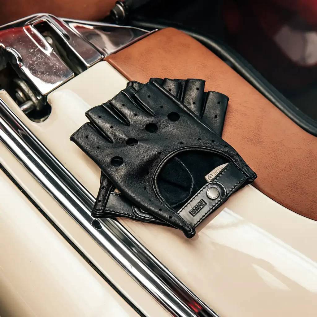 Fingerless Driving Gloves in All Black