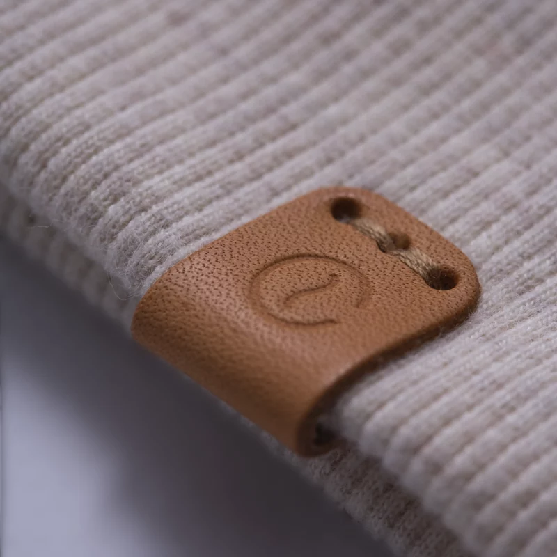 organic logo sweater ecru detail